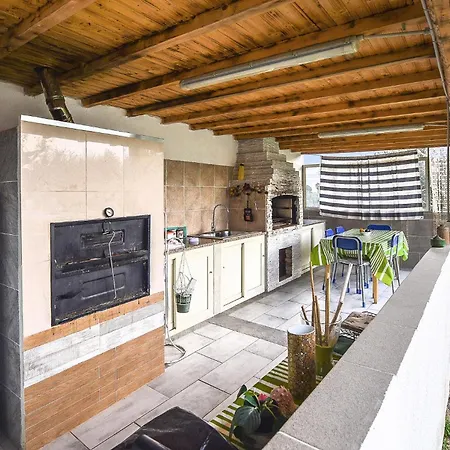 Apartamento Amazing In With Swimming Pool