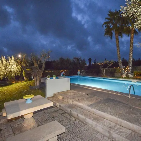Amazing In With Swimming Pool Apartamento Comiso